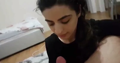 Чеченка пробует впервые сосать хуй