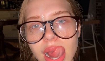 Очкастая студентка оказалась хуисоской